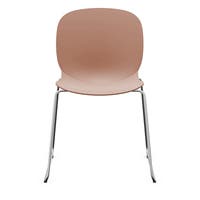 Staplingsbar stol Noor, benstativ ljusgrå medar, helt sittskal av ljusbrun PP, filttassar