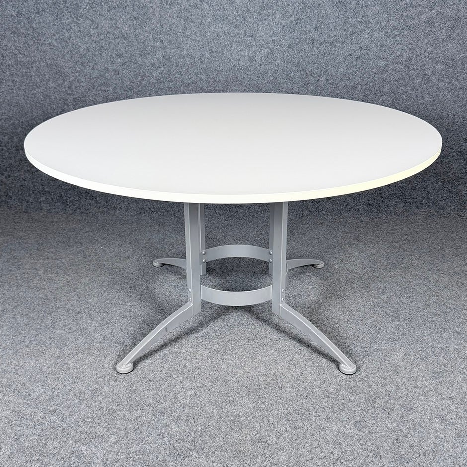 Matbord, runt 1300 mm