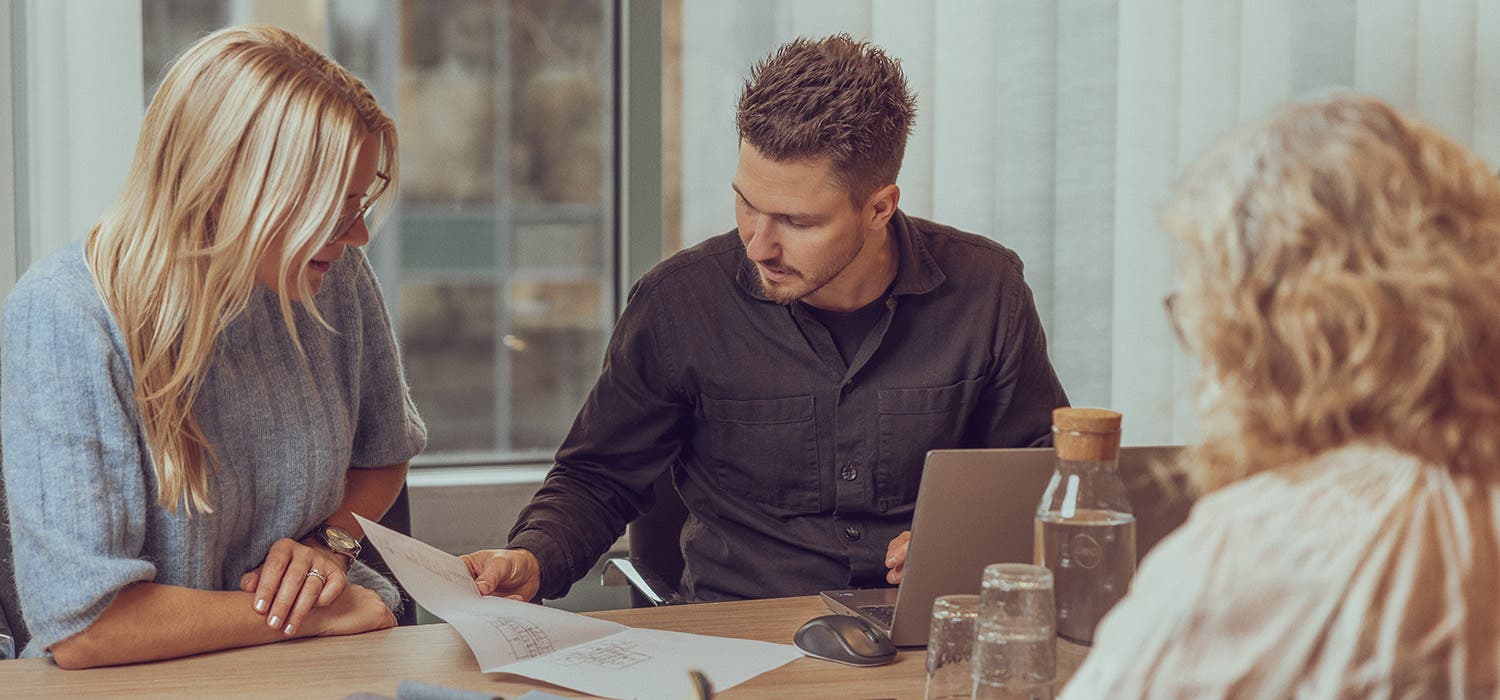 fullWidthBannerBlock.imageAltText