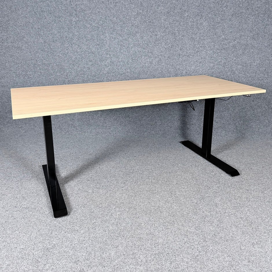 Höj- och sänkbart skrivbord, 1800 x 800 mm