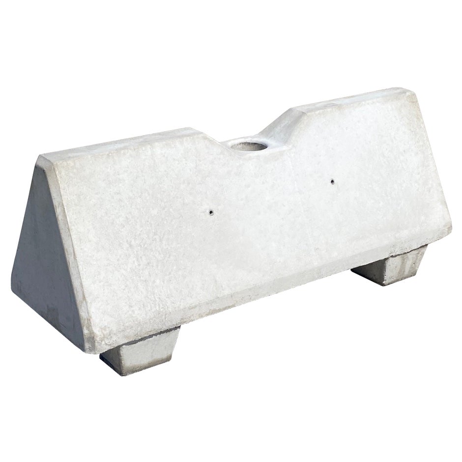 Betongsugga med 70 mm hål, B1090 x H450 x D390 mm, Grå