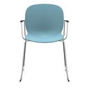 Staplingsbar stol Noor med armstöd, benstativ ljusgrå medar, helt sittskal av ljusblå PP, filttassar