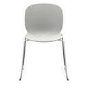 Staplingsbar stol Noor, benstativ ljusgrå medar, helt sittskal av Vit PP, filttassar