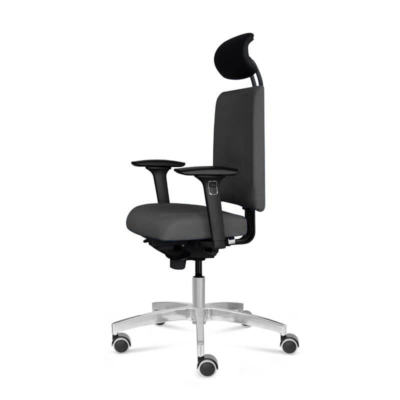 Arbetsstol Infra A, låg rygg, liten sits, 4D armstöd och nackstöd av konstläder, stor ställbarhet, tyg Select