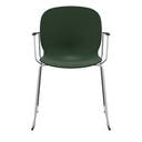 Staplingsbar stol Noor med armstöd, benstativ ljusgrå medar, helt sittskal av grön PP, filttassar och kopplingsbeslag