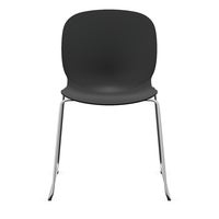 Staplingsbar stol Noor, benstativ ljusgrå medar, helt sittskal av svart PP, filttassar och kopplingsbeslag