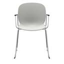 Staplingsbar stol Noor med armstöd, benstativ ljusgrå medar, helt sittskal av Vit PP, filttassar