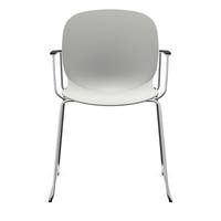 Staplingsbar stol Noor med armstöd, benstativ ljusgrå medar, helt sittskal av Vit PP, filttassar